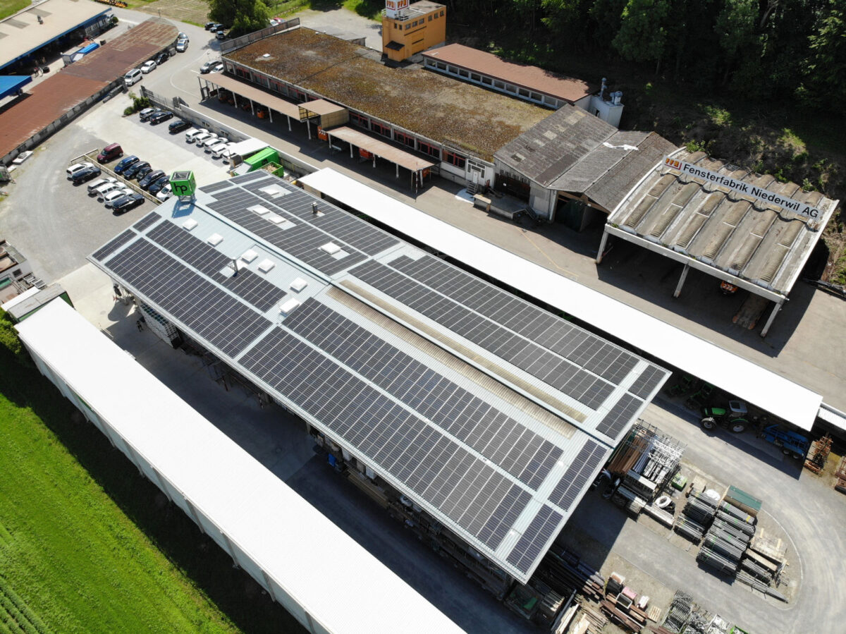Huwiler & Portmann AG - Photovoltaikmodule auf dem Dach
