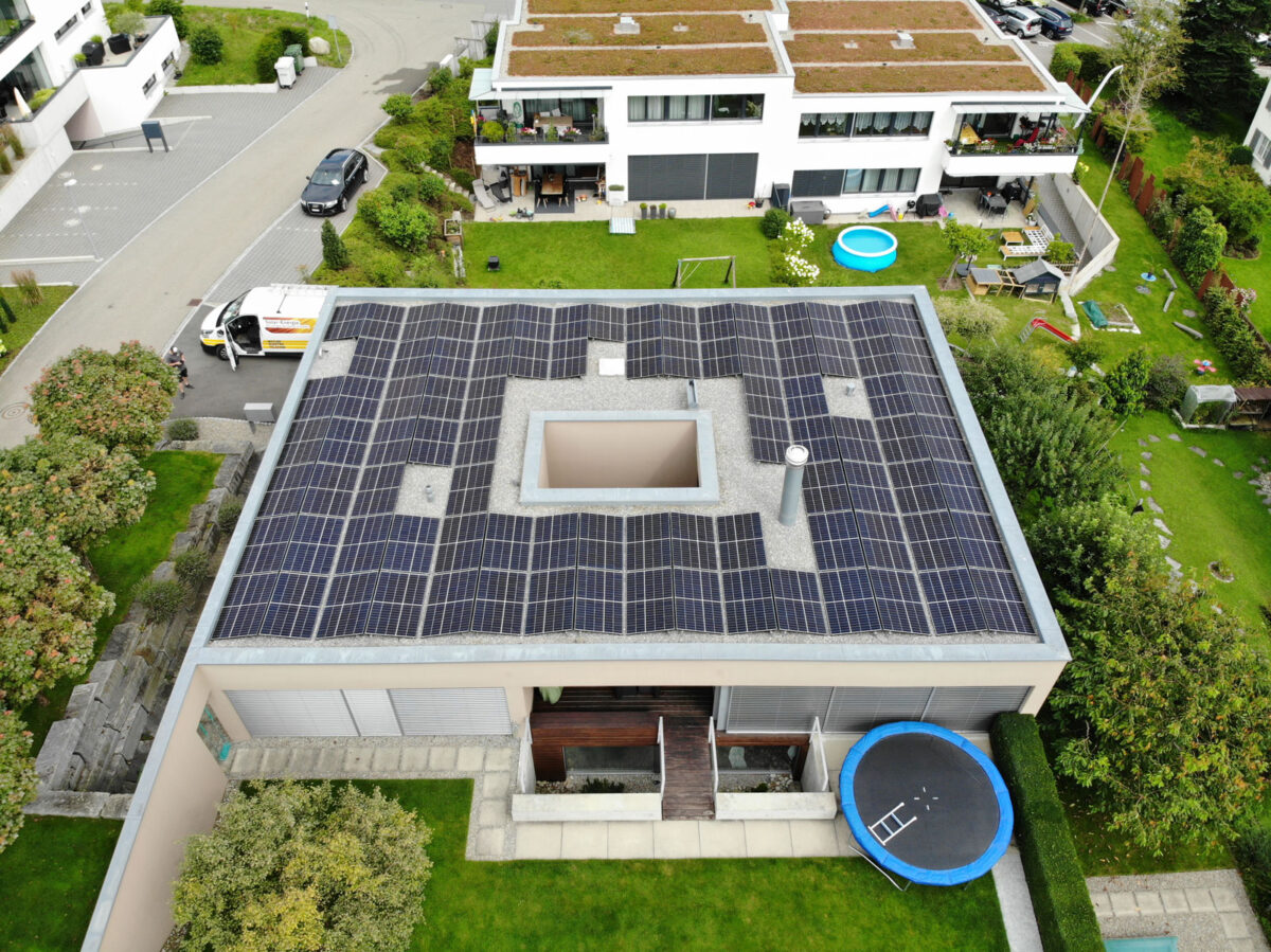 EFH Muri - Photovoltaikmodule auf dem Dach